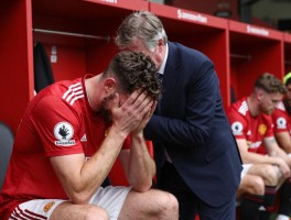 弗格森退休球员痛哭,曼联更衣室为何情绪失控？球员如何面对恩师离去