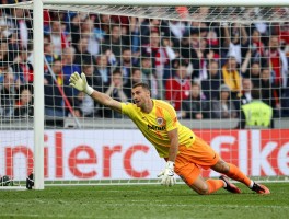 里贝里扑点球,里贝里是门将吗,他扑出过点球吗,哪些球员有扑点经历