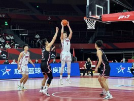 篮球低位,低位单打技巧有哪些,内线脚步怎么练,如何破解包夹防守,现代篮球低位战术演变