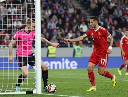 亨特不要点球,点球该让谁罚,手球判罚规则,球员心理压力如何化解