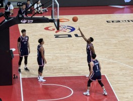 篮球发前场球战术丨关键时刻怎么发球,如何避免5秒违例,边线球战术图解