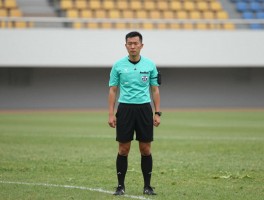 越位的判罚边裁,什么是越位位置,边裁如何判断越位,越位判罚流程解析