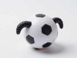 羊角球是用什么做成的,羊角球材质安全吗,PVC和TPE哪种好,为什么要有两个角