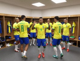 巴西球员更衣室跳舞,为何引发文化争议,对团队表现有何影响,听专家深度解析