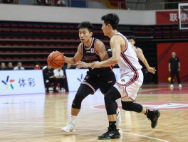 篮球蝴蝶步教学,如何掌握交叉步过人,动作细节有哪些