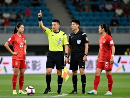 女足半决赛边裁,关键判罚如何影响赛果,边裁与主裁判如何协作,争议判罚如何避免
