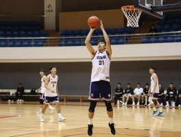 篮球怎么拍丨新手入门指南，正确姿势是什么，如何快速上手，常见错误有哪些