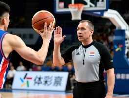 篮球犯拍,裁判手势如何解读,哪些动作容易误判,如何避免技术犯规