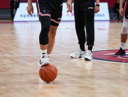 篮球走步规则是什么意思,什么是中枢脚,走步如何判定,常见误区有哪些