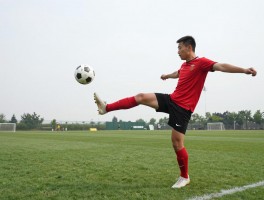 足球什么是反角球技术,反角球怎么踢出弧线,反角球战术怎么应用,反角球和普通角球区别