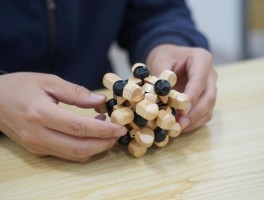 什么是菱角球,菱角球怎么玩,智力菱角球怎么拆装,菱角球鲁班锁有什么区别