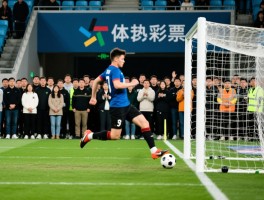 人群中间越位是什么意思,足球越位判定规则,反越位战术怎么用