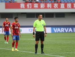 红牌进攻有利最后进球了,裁判如何掌握有利原则,什么情况会补发红牌,VAR如何影响判罚