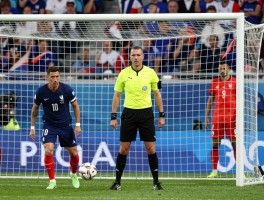 法国点球进攻有利,点球判罚规则有哪些,点球大战心理压力如何影响,裁判判罚尺度如何把握