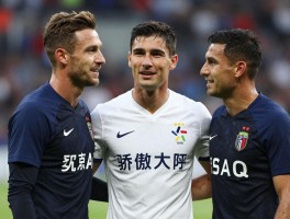 骄傲的球员,骄傲对球员职业生涯的影响,足球明星骄傲表现有哪些,如何与骄傲队友相处