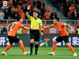 鲁能和边裁冲突事件怎么处理,詹炜为什么被停哨,球场暴力如何处罚