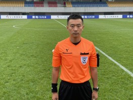 足球边裁首饰,球员戴首饰怎么处罚,赛场安全规定有哪些