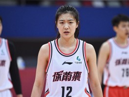 篮球宝贝吊带脱落尴尬,表演服装如何固定,怎样避免肩带下滑走光