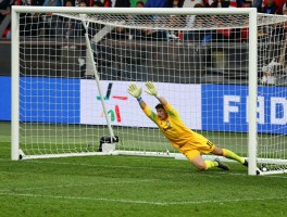 实况2016如何扑点球,点球大战怎么预判方向,守门员扑救按键技巧,十二码决胜心理战术