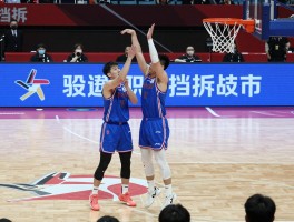 蓝球比赛中的挡拆是什么意思,挡拆战术具体怎么操作,如何防守挡拆战术