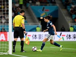 女足点球是误判吗,裁判判罚标准是什么,VAR技术能否杜绝误判,权威专家深度解析