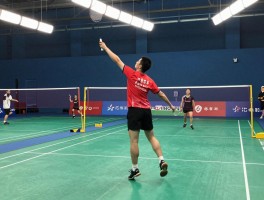 羽毛球什么是吊角球,吊角球怎么发力,吊角球战术应用,吊角球常见错误