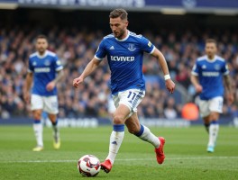 埃弗顿球员伯纳德技术特点分析,他在英超表现如何,为何离开欧洲主流联赛