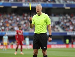 哈兰德进攻有利吹哨吗,裁判为何吹停单刀球,进攻有利原则如何判断