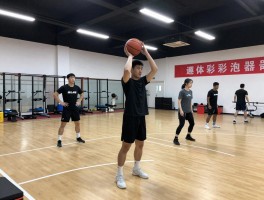 篮球队力量训练,如何安排周期,练哪些部位,要注意什么