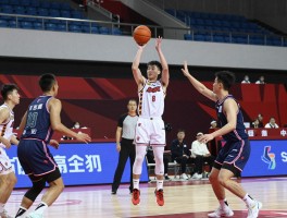 篮球4犯,离场还剩几次犯规,如何避免第五犯,个人与全队犯规区别