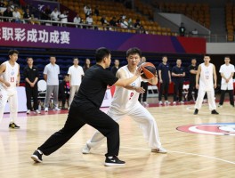 姜山花式篮球成功之路,如何将太极融入篮球,哈林篮球队首位中国球员的奋斗哲学