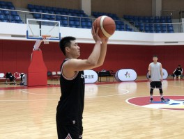 篮球双拍,双手拍球训练方法有哪些,双手拍球动作要领详解,双手拍球常见错误如何纠正