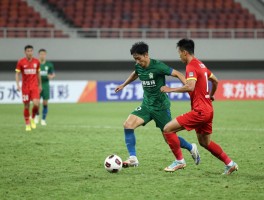 足球什么情况进攻有利，战术选择关键点,如何把握进攻时机