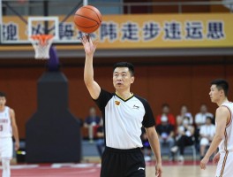 篮球走步标记是什么意思,什么是走步违例手势,裁判如何判罚走步,如何避免走步违例