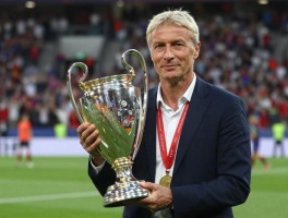 德尚球员时代司职什么位置,如何成为双料冠军队长,俱乐部生涯有哪些辉煌