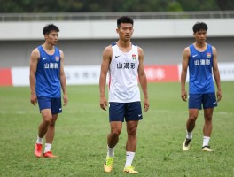 橄榄球员走光为何频发,如何防范,比赛服装有何讲究,对运动员有何影响