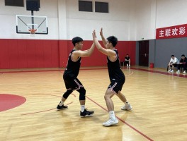 篮球横切纵切,横切纵切区别,传切配合训练方法,战术实战应用