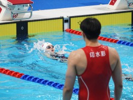 蹼泳边裁工作指南，如何判断抢跳犯规,转身动作违规如何界定,公开水域执裁要点