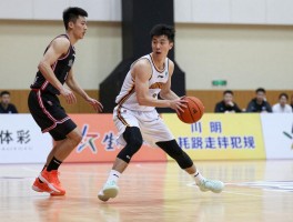 篮球双运走步是什么意思,如何判断双运违例,怎样避免走步犯规,中枢脚如何确定