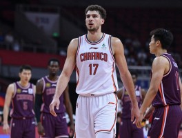 中锋适合什么,哪种战术体系,哪种阵型搭配,哪种球员类型更合适