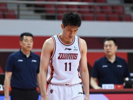 广厦球员受伤,伤病魔咒为何难破,过度使用主力还是训练隐患,专家深度解析