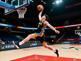 花式篮球上篮核心技巧,欧洲步怎么练,反手上篮时机,旋转上篮训练方法