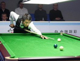 什么是台球跳杆技术犯规,跳杆击球点位置,斯诺克跳球规则,自由球判罚标准