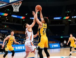 挡拆视野盲区是什么意思,篮球挡拆配合注意事项,如何避免挡拆撞人