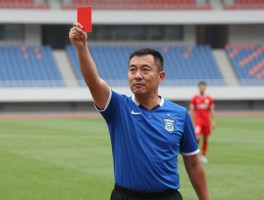 进攻有利红牌还是蓝牌,足球新规如何判罚,蓝牌处罚多长时间,10分钟罚时影响多大