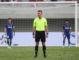 足球边裁重大失误：门线悬案如何发生,越位误判为何频现,技术辅助能否根治