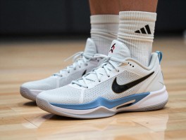 霍华德的篮球鞋,怎么样,值得买吗,哪款性能最强