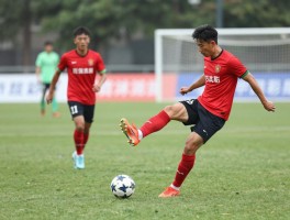 踢角球是用什么脚踢,内旋外旋怎么发力,支撑脚怎么放,如何选择脚法