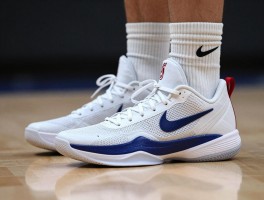 霍华德篮球鞋系列如何挑选,哪代实战性能最强,为何中锋不卖鞋