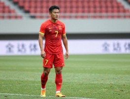 国足最胖球员,体重标准如何衡量,体质差异还是自律问题,职业球员体重管理